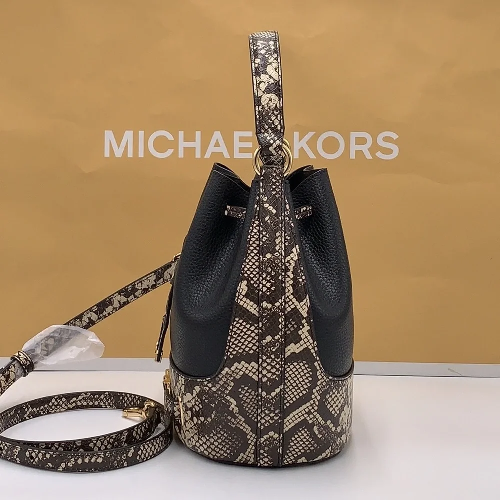 MICHAEL KORS  Reed Md Pebbled Leather Belted Bucket Messenger Satchel Crossbody